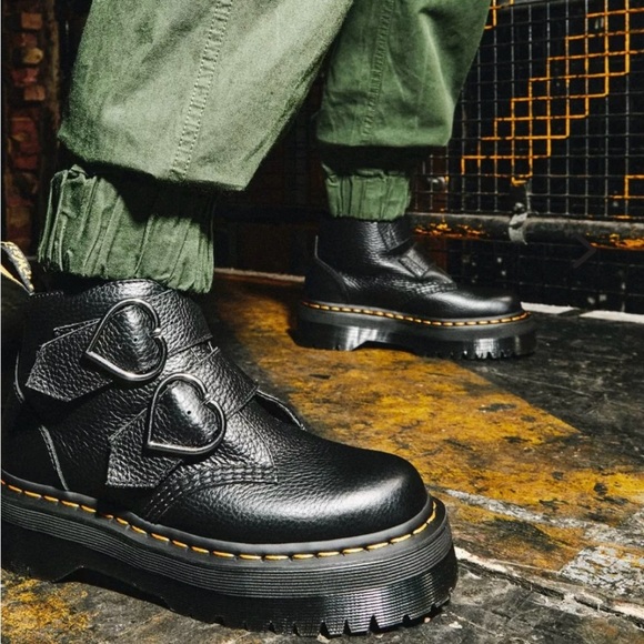 Dr Martens Devon Heart Leather Platform Boots Size 7 NEW - Picture 4 of 16